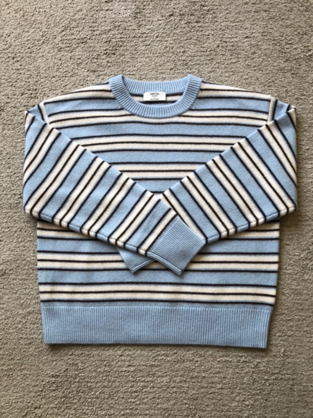 Aritzia Cashmere Relaxed Crew Sweater. NWOT. - Picture 2 of 7